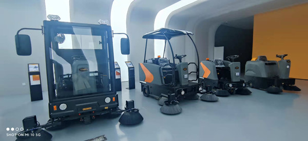 掃地機(jī)廠家駕駛式掃地機(jī)邊刷安裝方法