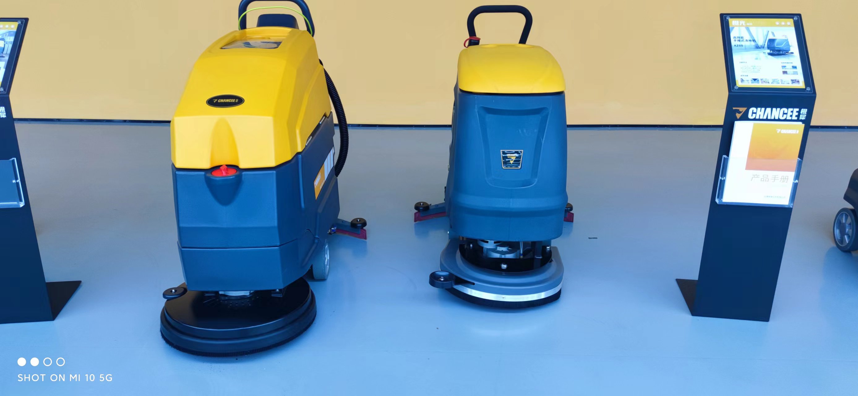 清潔設備廠家的駕駛式洗地機報價多少呢?